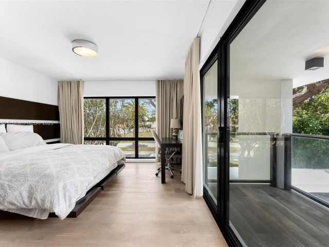 Продажа дома по адресу 2031 S Miami Ave - фото 6024770