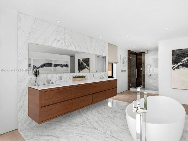 Продажа дома по адресу 2031 S Miami Ave - фото 6024773