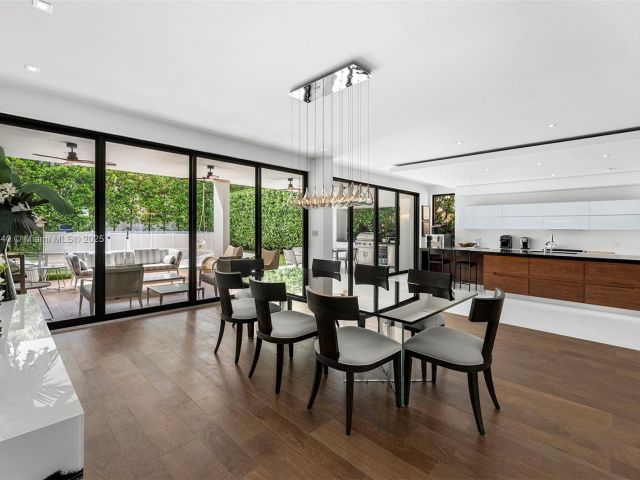 Продажа дома по адресу 2031 S Miami Ave - фото 6024776