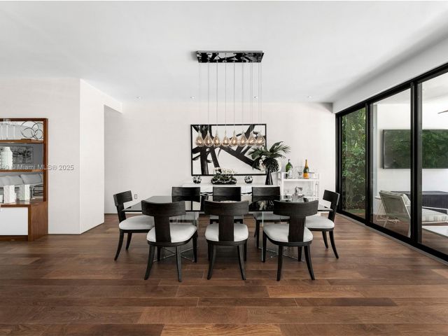 Продажа дома по адресу 2031 S Miami Ave - фото 6024777