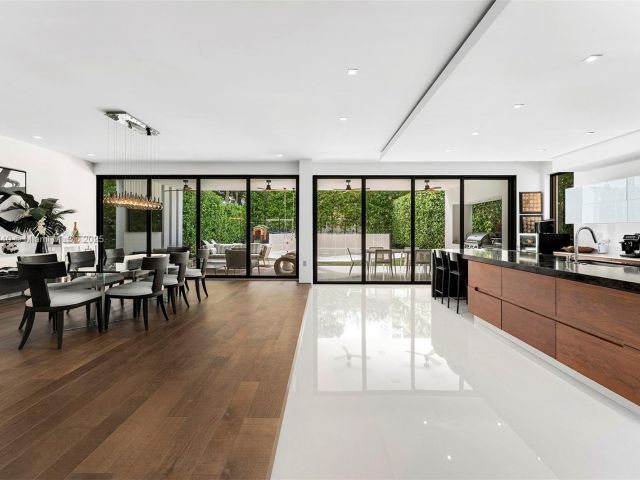 Продажа дома по адресу 2031 S Miami Ave - фото 6024778