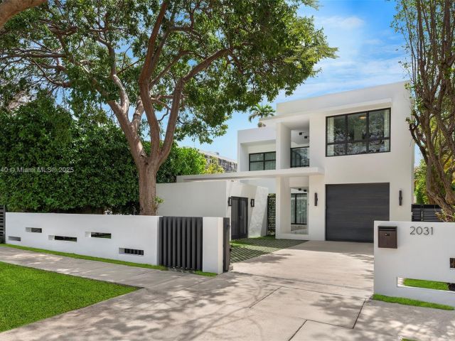 Продажа дома по адресу 2031 S Miami Ave - фото 6024785