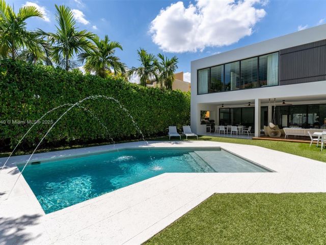 Продажа дома по адресу 2031 S Miami Ave - фото 6024786