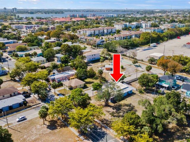 Продажа дома по адресу 1504 N Sapodilla Avenue - фото 5865620