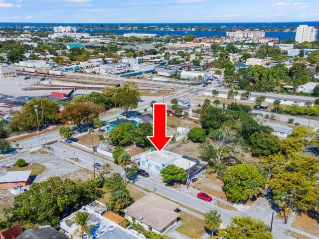 Продажа дома по адресу 1504 N Sapodilla Avenue - фото 5865621