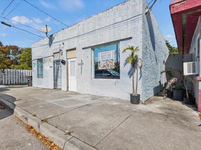 Продажа дома по адресу 1504 N Sapodilla Avenue - фото 5865626