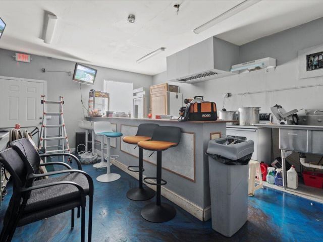 Продажа дома по адресу 1504 N Sapodilla Avenue - фото 5865627