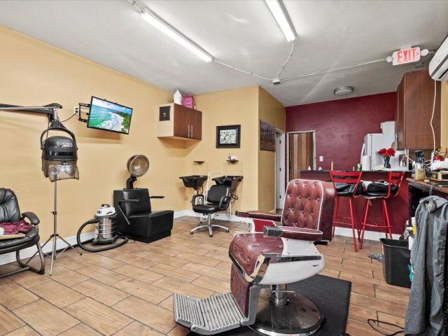 Продажа дома по адресу 1504 N Sapodilla Avenue - фото 5865629