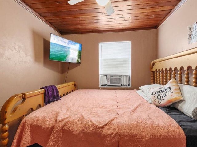 Продажа дома по адресу 1504 N Sapodilla Avenue - фото 5865632