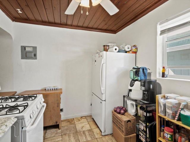 Продажа дома по адресу 1504 N Sapodilla Avenue - фото 5865633