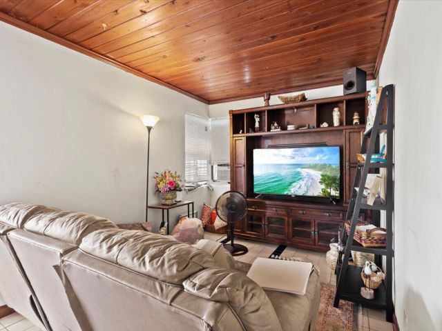 Продажа дома по адресу 1504 N Sapodilla Avenue - фото 5865637