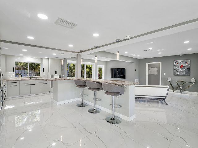 Продажа дома по адресу 1900 NE 16 Terrace - фото 5890170