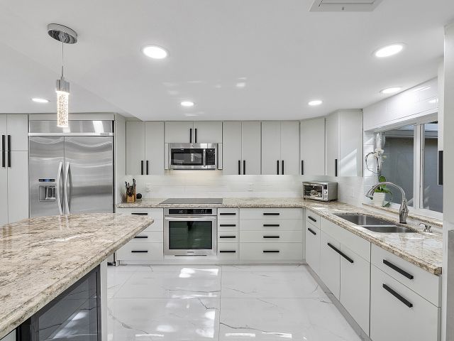 Продажа дома по адресу 1900 NE 16 Terrace - фото 5890171