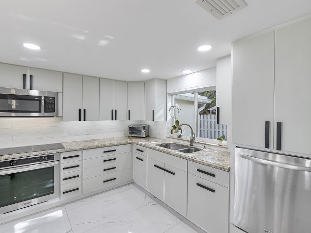 Продажа дома по адресу 1900 NE 16 Terrace - фото 5890172