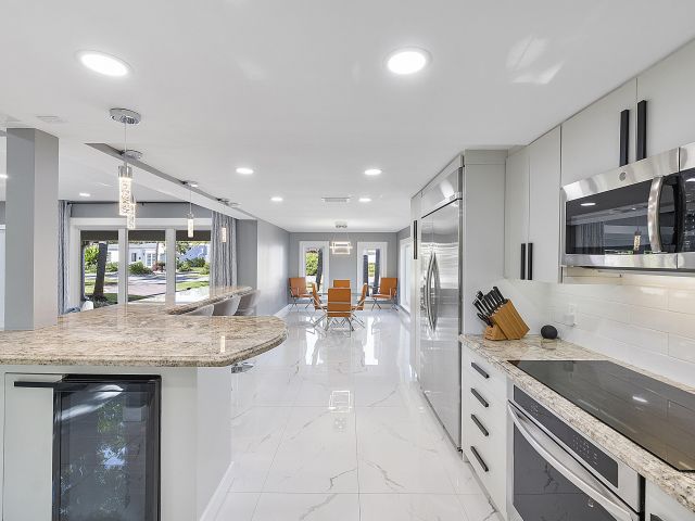 Продажа дома по адресу 1900 NE 16 Terrace - фото 5890173