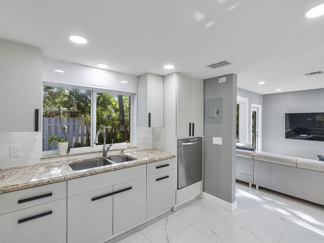 Продажа дома по адресу 1900 NE 16 Terrace - фото 5890174