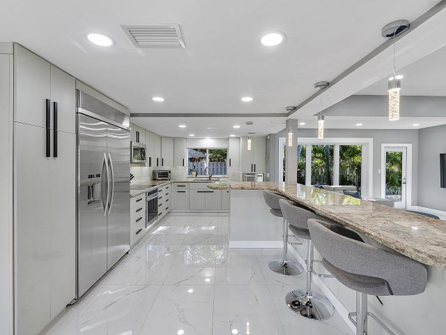 Продажа дома по адресу 1900 NE 16 Terrace - фото 5890177