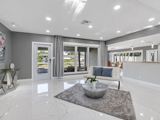 Продажа дома по адресу 1900 NE 16 Terrace - фото 5890179