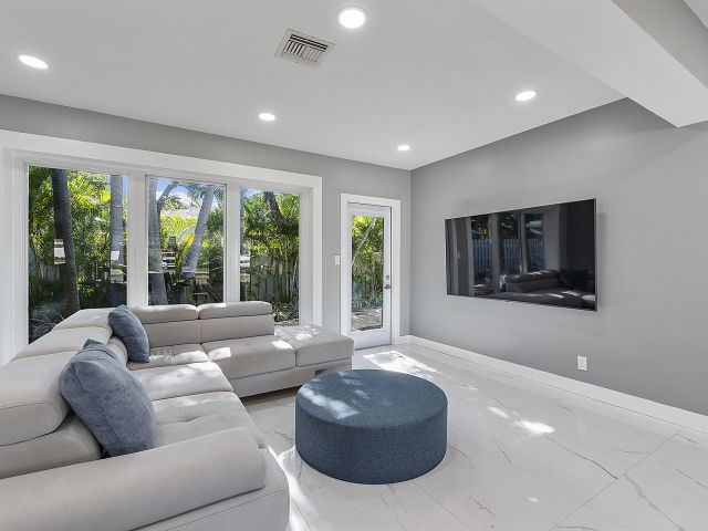 Продажа дома по адресу 1900 NE 16 Terrace - фото 5890182