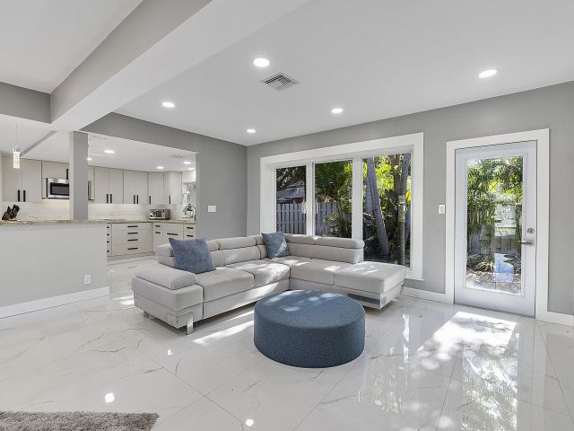 Продажа дома по адресу 1900 NE 16 Terrace - фото 5890184