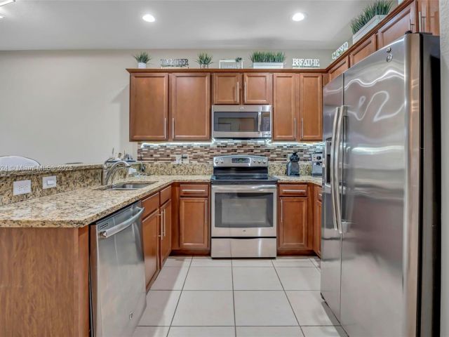 Продажа дома по адресу 11253 NW 88th Ter - фото 5861028