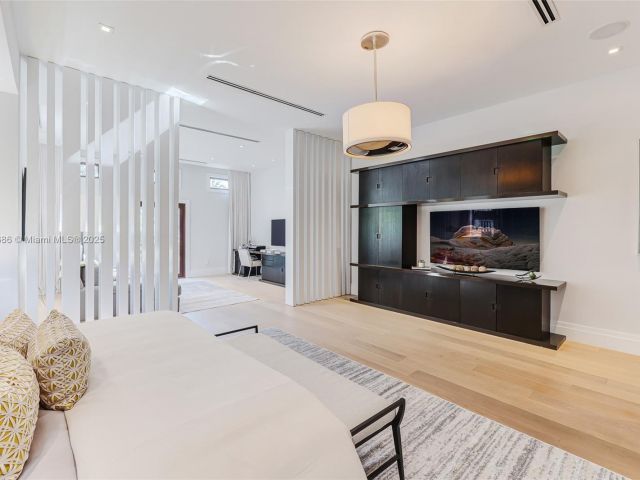 Продажа дома по адресу 555 Arvida Pkwy - фото 5889160