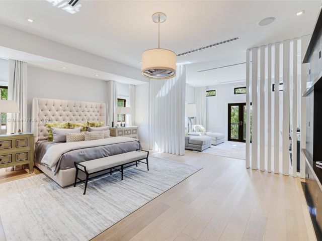 Продажа дома по адресу 555 Arvida Pkwy - фото 5889161