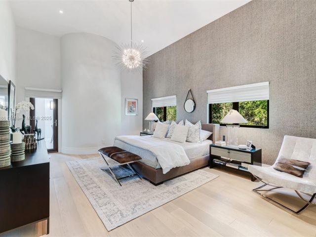 Продажа дома по адресу 555 Arvida Pkwy - фото 5889162