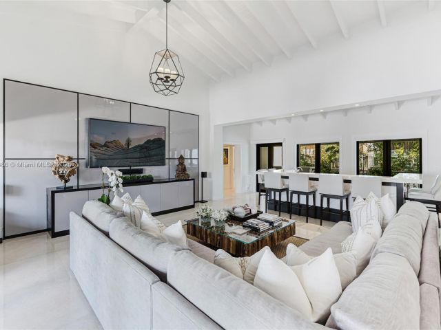 Продажа дома по адресу 555 Arvida Pkwy - фото 5889165