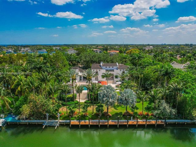 Продажа дома по адресу 555 Arvida Pkwy - фото 5889170