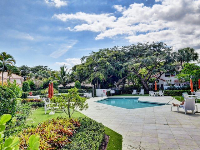 Дом в аренду по адресу 2225 NW 53rd Street - фото 6598483