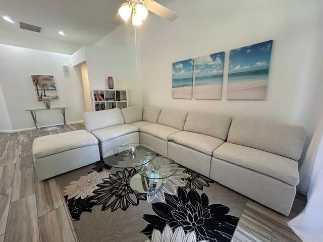 Дом в аренду по адресу 2225 NW 53rd Street - фото 6598496