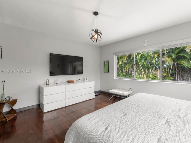 Продажа дома по адресу 425 NE 114th St - фото 5956143