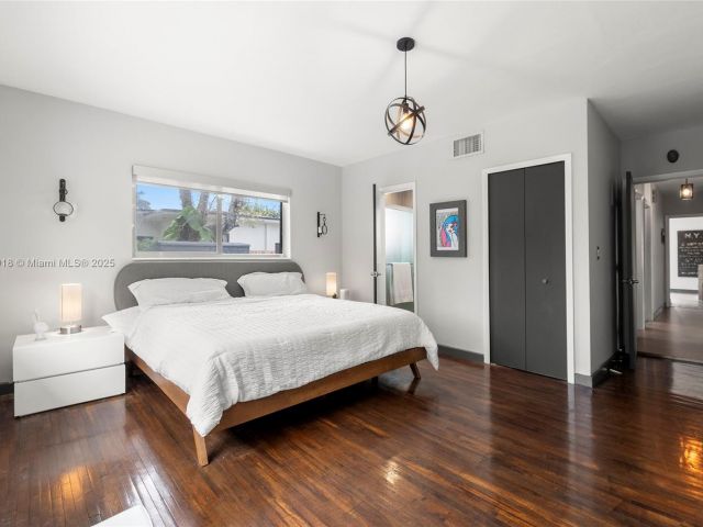 Продажа дома по адресу 425 NE 114th St - фото 5956144