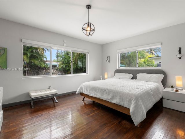 Продажа дома по адресу 425 NE 114th St - фото 5956145