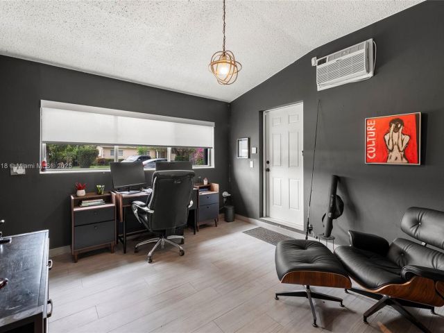 Продажа дома по адресу 425 NE 114th St - фото 5956147