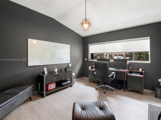 Продажа дома по адресу 425 NE 114th St - фото 5956148