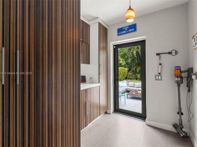 Продажа дома по адресу 425 NE 114th St - фото 5956149