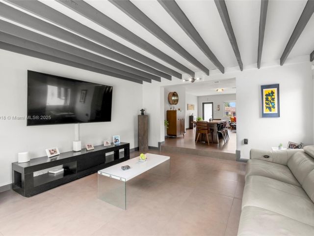 Продажа дома по адресу 425 NE 114th St - фото 5956152