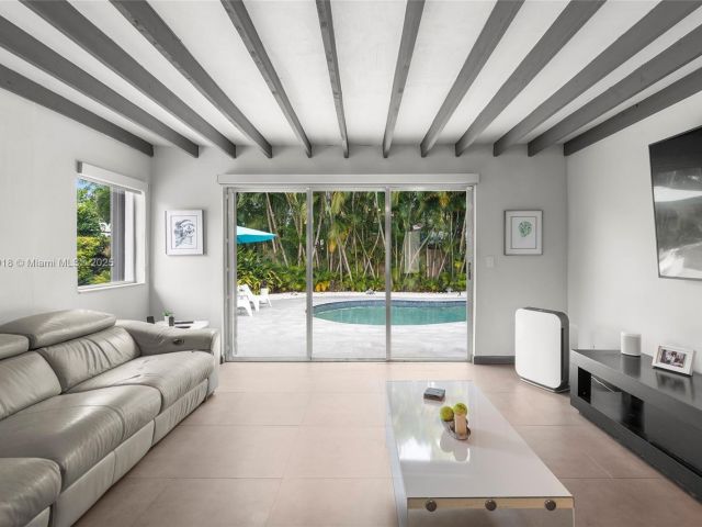 Продажа дома по адресу 425 NE 114th St - фото 5956153