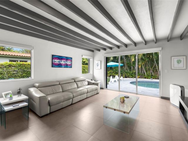 Продажа дома по адресу 425 NE 114th St - фото 5956154