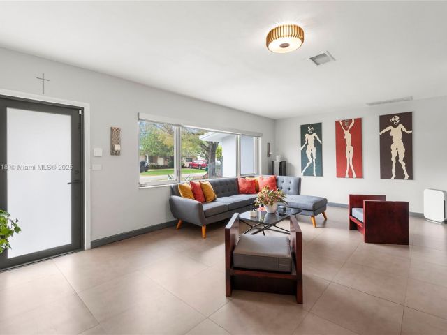 Продажа дома по адресу 425 NE 114th St - фото 5956156