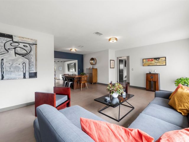 Продажа дома по адресу 425 NE 114th St - фото 5956157