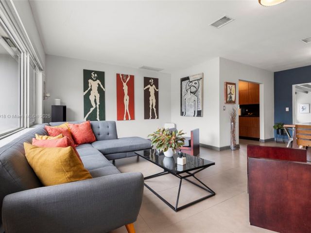 Продажа дома по адресу 425 NE 114th St - фото 5956158