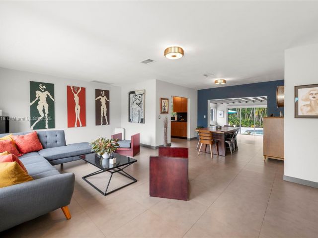 Продажа дома по адресу 425 NE 114th St - фото 5956159