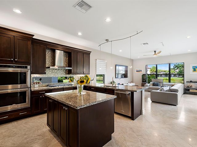 Продажа дома по адресу 16621 Germaine Dr - фото 5880289