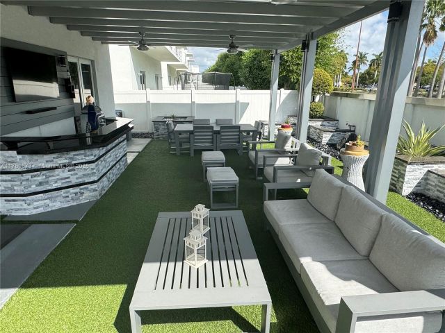 Продажа дома по адресу 8272 NW 33rd Ter - фото 5860949