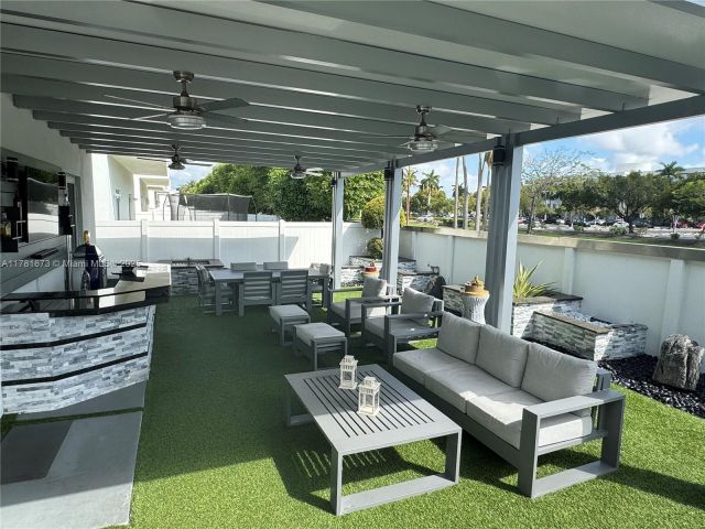 Продажа дома по адресу 8272 NW 33rd Ter - фото 5860952