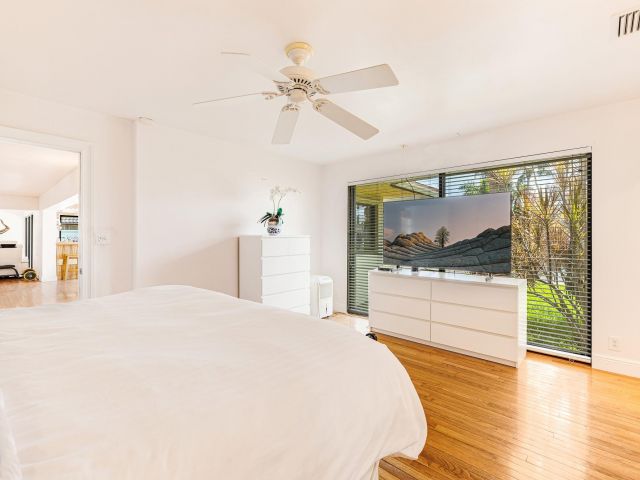 Продажа дома по адресу 2200 SE 8th St - фото 5980715