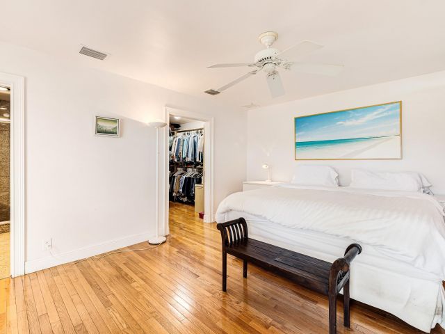 Продажа дома по адресу 2200 SE 8th St - фото 5980716